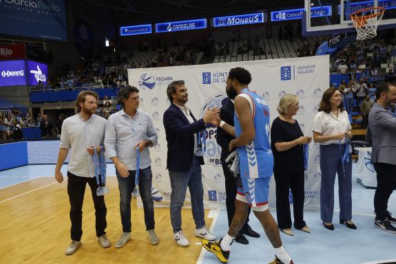 Imaxe da nova:Diego Calvo asiste á final da Copa Galicia de Baloncesto