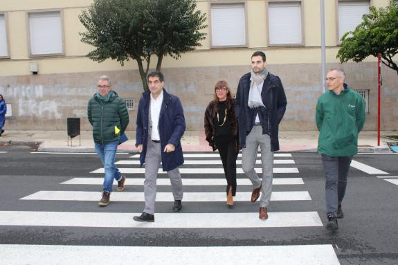 Imagen de la noticia:La Xunta invierte más de 320.000 € en una actuación piloto de seguridad vial con iluminación led en ocho pasos de cebra de O...