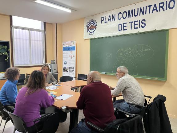 Imagen de la noticia:Fernández-Tapias mantiene una reunión con la directiva del plan comunitario de Teis