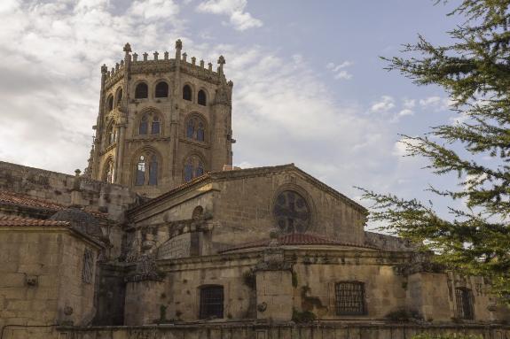 Imagen de la noticia:La Xunta licita la restauración del ciborio y fachada sur de la catedral de San Martiño de Ourense
