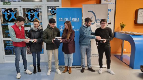 Imagen de la noticia:Política Social y Juventud participa en la entrega de los premios Carné Xove de la campaña de Navidad llevada a cabo por la ...