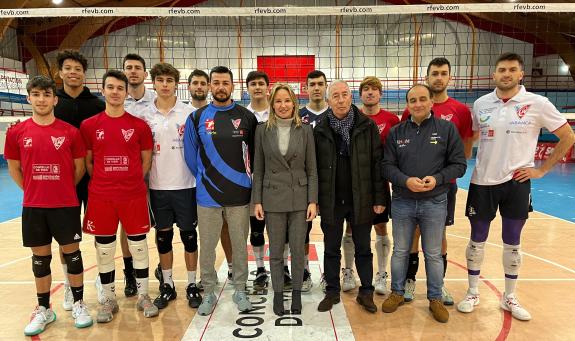 Imagen de la noticia:Fernández-Tapias destaca el trabajo de la cantera del Club Vigo Voleibol desde hay más de 50 años