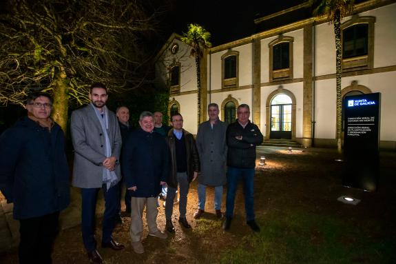 Imagen de la noticia:La Xunta de Galicia estrena en San Lázaro nueva iluminación exterior en el edificio de las direcciones xerais de Defensa do ...