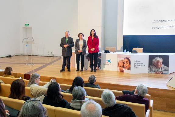 Imagen de la noticia:La Xunta agradece a la Fundación 'La Caixa' el impulso de proyectos destinados a las personas más vulnerables de la sociedad...