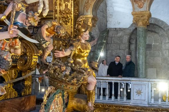 Imagen de la noticia:La Xunta destaca su colaboración con la Fundación de la Catedral de Santiago para la reparación del patrimonio en madera del...