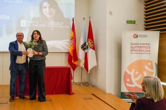 Imaxe da nova:Lorenzana ratifica o apoio autonómico coas persoas con enfermidade mental ao recoller o premio Feafes á Xunta polo seu labor coa in...