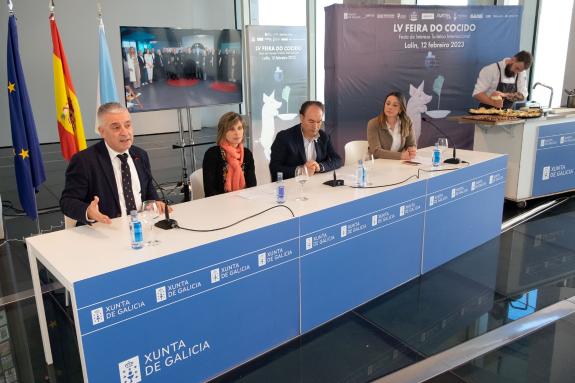 Imagen de la noticia:La Xunta señala la importancia de la enogastronomía gallega durante la presentación de la Feria del Cocido de Lalín