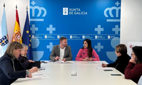 Imagen de la noticia:La Xunta informa a la Federación de Veciños de A Coruña de las ayudas abiertas de 3 M€ destinadas a garantizar su actividad