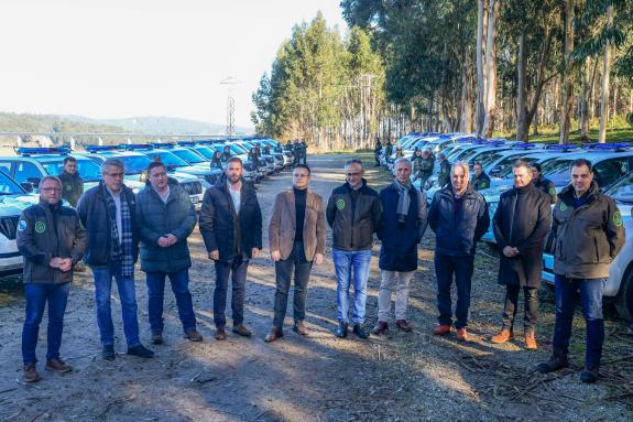 Imaxe da nova:A Xunta fai entrega de 28 novos vehículos a axentes ambientais para traballar na loita contra os incendios e na xestión forestal su...