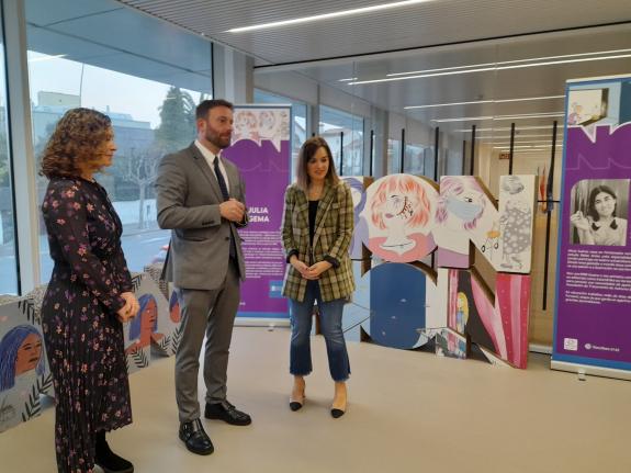 Imaxe da nova:A Xunta inaugura no edificio Amizar a exposición 'ArteNON' que integra a visión artística de 12 ilustradoras contra a violencia de ...