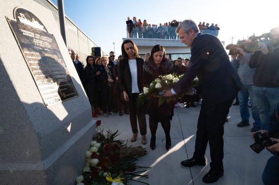 Imagen de la noticia:Rueda asiste a la inauguración de una placa conmemorativa en homenaje a la tripulación fallecida en el naufragio del Villa d...