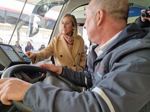 Imaxe da nova:Ethel Vázquez salienta os 700.000 viaxeiros da estación de autobuses intermodal de Ourense en 2 anos en servizo e urxe ao Goberno d...