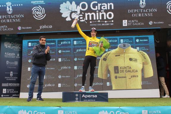 Imaxe da nova:O delegado territorial da Xunta en Ourense asiste á chegada da terceira etapa da proba ciclista O Gran Camiño 2023 en Rubiá