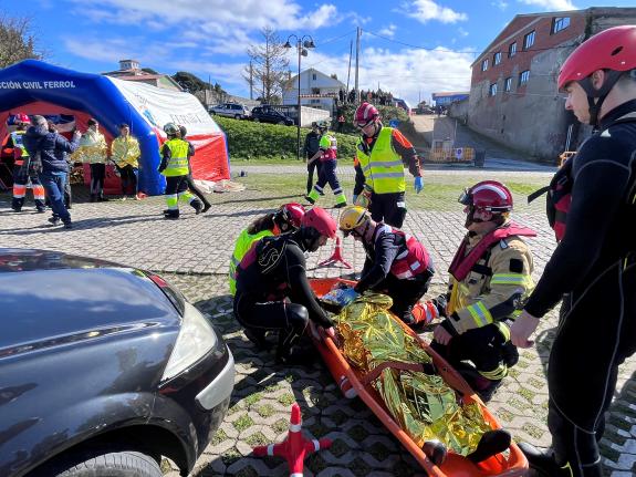 Imaxe da nova:A Xunta colabora nun simulacro de rescate acuático no porto de Mugardos