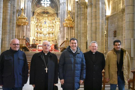 Imaxe da nova:Román Rodríguez celebra o avance na restauración da catedral de Ourense logo de investir 2,7 M€ e anuncia para abril o inicio dos t...