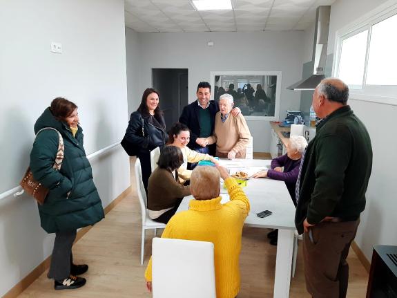 Imagen de la noticia:La Xunta abre la tercera Casa do Maior de la comarca de O Deza en Agolada con una inversión de 75.000 € para sus tres primer...