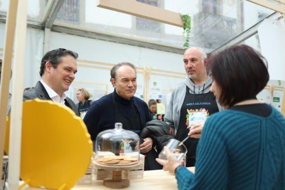 Imaxe da nova:A Xunta celebra os produtos de artesanía alimentaria coa inauguración de Merca Delicadeza en Lalín