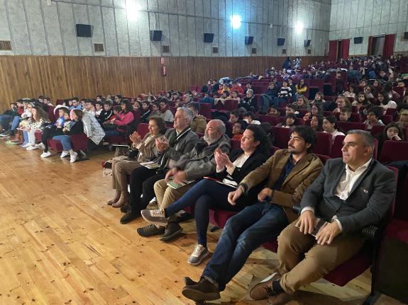 Imagen de la noticia:Crece un 5 % el número de personas que estudian gallego de manera oficial en el Bierzo y Sanabria