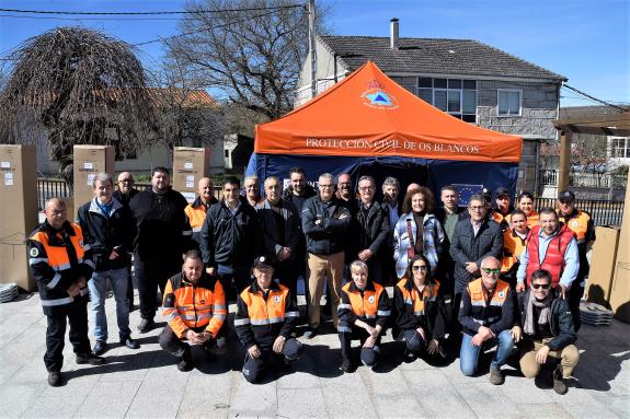 Imaxe da nova:A Xunta reforza o material das agrupacións de voluntarios de protección civil ourensás con tendas de campaña de emerxencias