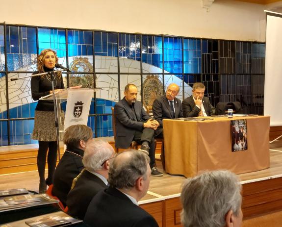 Imagen de la noticia:Martina Aneiros compromete el respaldo de la Xunta a la Semana Santa ferrolana durante la presentación de la revista Ecce Ho...