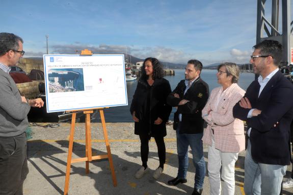 Imagen de la noticia:La Xunta invertirá 2 M€ en la mejora del abrigo y la ampliación de plazas de amarre en el puerto de Portosín