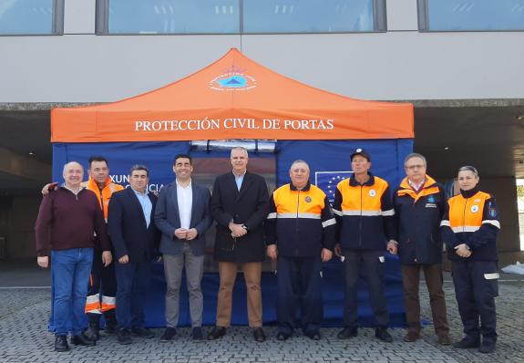 Imagen de la noticia:La Xunta refuerza el material de las agrupaciones de voluntarios de protección civil pontevedresas con tiendas de campaña de...