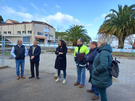 Imaxe da nova:A Xunta inviste 90.000 euros en ordenar o tráfico, pavimentar e ampliar a área de estacionamento na contorna da lonxa de Barallobre...