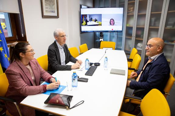 Imagen de la noticia:La Xunta evalúa con Zinpro los planes de futuro de esta empresa en Galicia