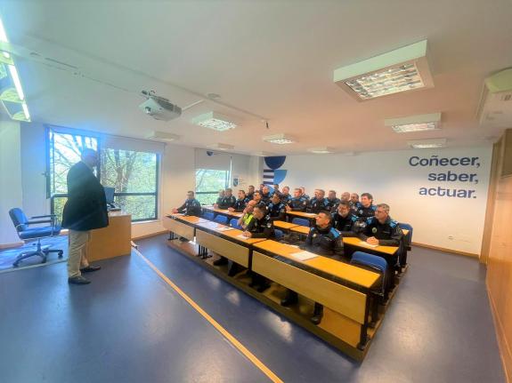 Imagen de la noticia:La AGASP acoge la formación de las 25 personas que integran a 8ª promoción de inspectores de Policía Local