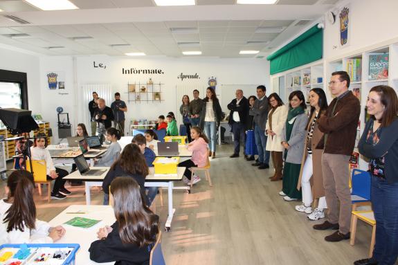 Imaxe da nova:O colexio Amadeo Rodríguez Barroso, de Ourense, inaugura unha nova biblioteca escolar máis ampla e mellor equipada