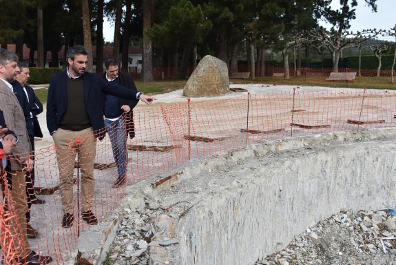 Imagen de la noticia:La Xunta avanza en las obras en la zona de piscinas y toboganes de la primera fase del complejo lúdico-deportivo de Monterre...