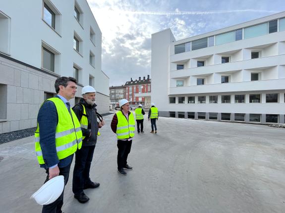 Imaxe da nova:A Xunta amosa o novo centro integral de saúde da residencia a persoal e responsables de atención primaria de Lugo