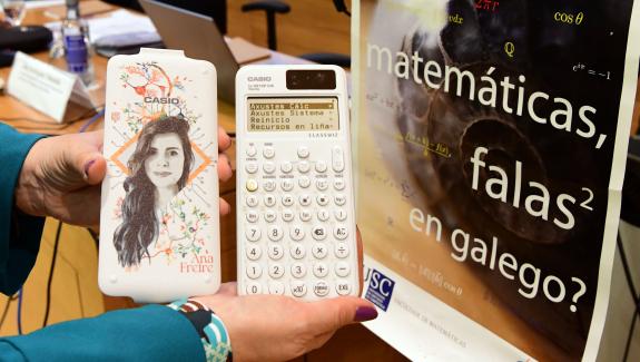 Imagen de la noticia:La Xunta y Casio presentan la nueva calculadora científica que incluye por primera vez la configuración en lengua gallega