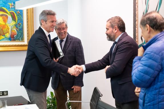 Imagen de la noticia:Rueda evalúa con la Federación Galega de Comercio nuevas vías de colaboración para seguir reforzando este sector clave para ...
