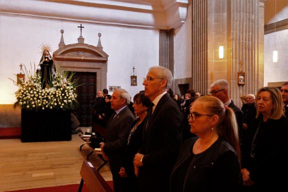 Imagen de la noticia:Francisco Conde asiste a la procesión de la Virgen Dolorosa en Monforte de Lemos