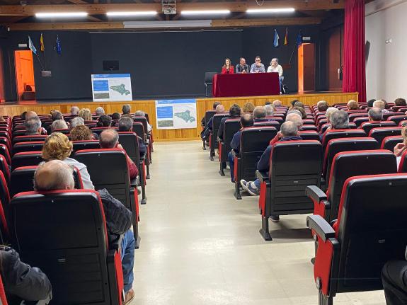 Imagen de la noticia:La Xunta se reúne con los vecinos implicados en la nueva parcelaria de Herbón, en el ayuntamiento de Padrón