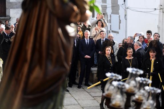 Imaxe da nova:Alfonso Rueda asiste á procesion do Santo Enterro en Viveiro