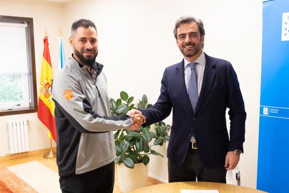 Imagen de la noticia:El vicepresidente segundo de la Xunta recibe al golfista Santiago Tarrío y pone en valor su proyección internacional