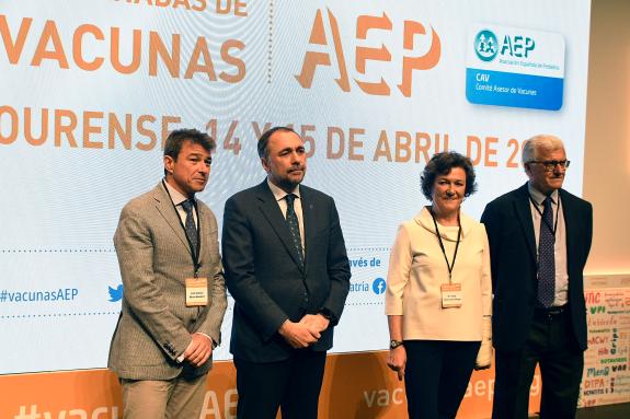 Imaxe da nova:O conselleiro de Sanidade pon en valor o traballo dos profesionais no marco das XIV xornadas de vacinas da Asociación Española de P...