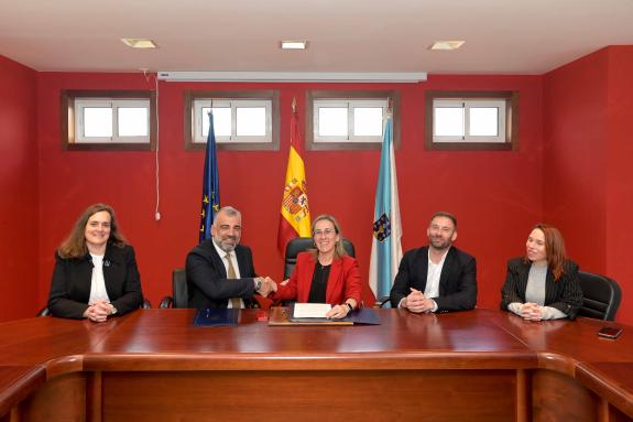 Imagen de la noticia:La Xunta y el ayuntamiento de Oza-Cesuras colaboran en la mejora de la movilidad peatonal en la AC-840 con una nueva senda y...