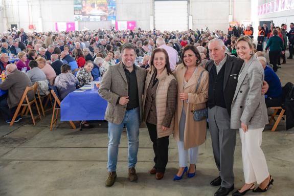 Imagen de la noticia:Fabiola García participa en la Fiesta de los Mayores de Santa Comba