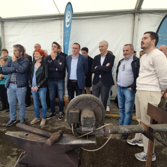 Imagen de la noticia:Conde reivindica la Feria de Artesanía do Ferro de Riotorto como punto de encuentro del oficio