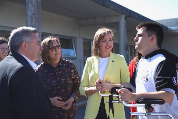 Imagen de la noticia:Fabiola García visita los centros de la asociación Ambar en Ribeira y agradece su compromiso por la plena inclusión