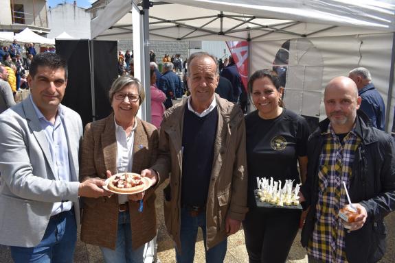 Imaxe da nova:A Xunta enxalza o labor das polbeiras do Carballiño na posta en valor dun dos recursos máis emblemáticos do mar de Galicia