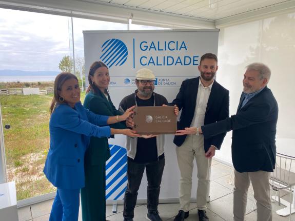 Imaxe da nova:Galicia Calidade presenta en Fisterra a nova sinalización coa que se identifica as empresas adheridas