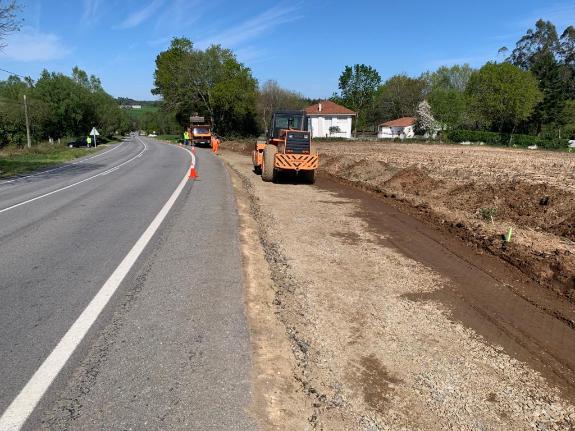 Imaxe da nova:A Xunta comeza as obras da nova senda na estrada autonómica AC-524 en Frades cun investimento de 225.000 €