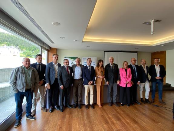 Imaxe da nova:Conde destaca en Viveiro que Galicia incrementará a súa dinamización industrial na medida en que acelere a colaboración entre admin...
