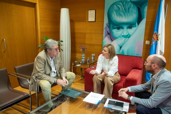 Imaxe da nova:Fabiola García analiza co alcalde de Leiro propostas para mellorar a conciliación das familias