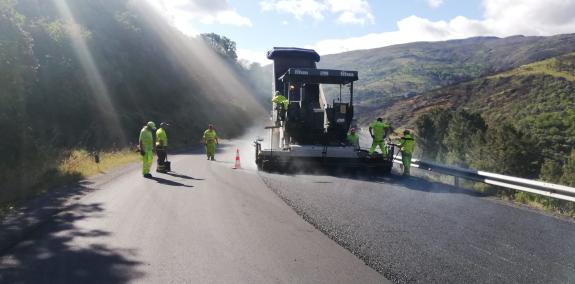 Imagen de la noticia:La Xunta inicia las obras de mejora del firme en la carretera autonómica OU-122 en Carballeda de Valdeorras, que suponen una...