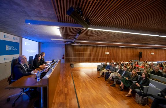 Imaxe da nova:Lorenzana pon en valor o papel das oficinas na modernización do Servizo Galego de Emprego a través do acompañamento persoal e a int...